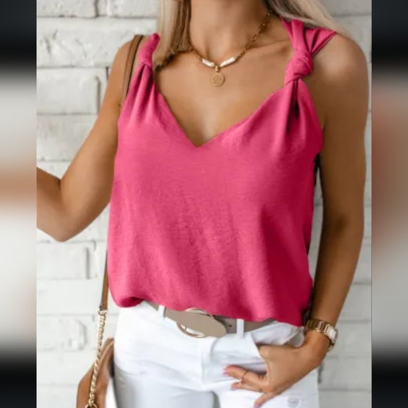 None Tops - ♥️New tie knot tank
